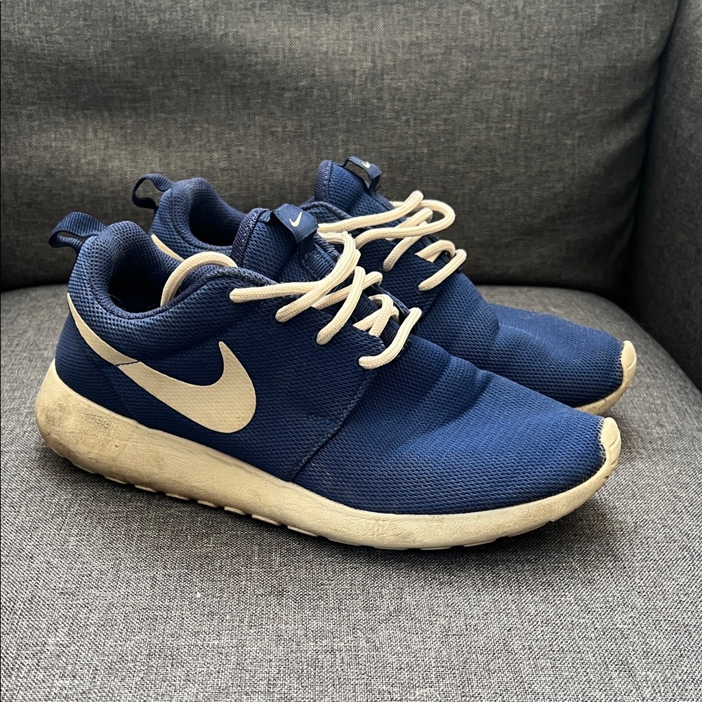 Nike Navy and Beige Nike roshes